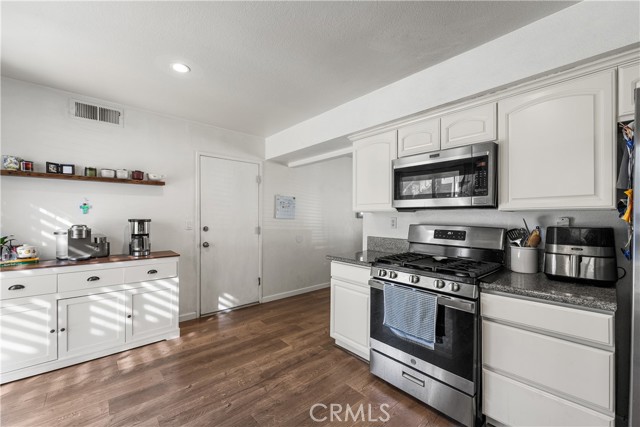 Detail Gallery Image 17 of 38 For 39329 Beacon, Palmdale,  CA 93551 - 3 Beds | 3 Baths