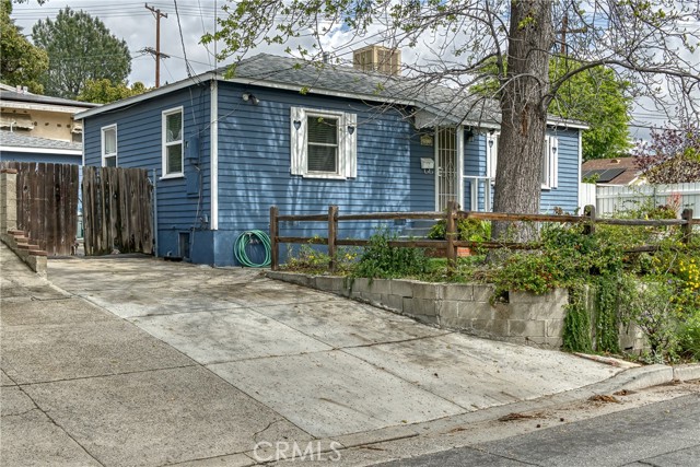 3611 Fourth Avenue, Glendale CA: https://media.crmls.org/medias/b8387ef6-ed8c-4ed8-a24b-bd3f4a10e6a5.jpg