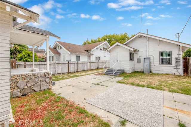 Detail Gallery Image 3 of 22 For 3959 Halldale Ave, Los Angeles,  CA 90062 - – Beds | – Baths
