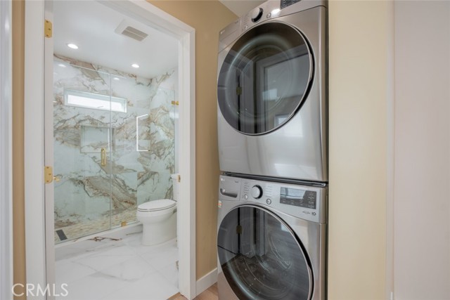 Detail Gallery Image 6 of 13 For 830 Highland Ave a,  Glendale,  CA 91202 - 1 Beds | 1 Baths