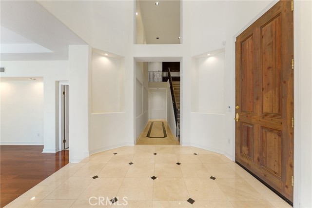 2528 N San Miguel Drive, Orange CA: https://media.crmls.org/medias/b83a82e5-0bd7-44a8-aaa7-2e02bed765b6.jpg