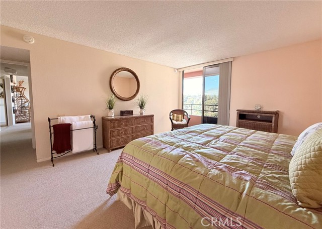 24055 Paseo Del Lago, Laguna Woods CA: https://media.crmls.org/medias/b83adbd4-0802-4145-a3a7-b2bd9623167b.jpg
