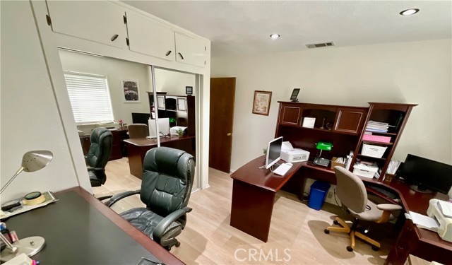 10195 Shangri La Avenue, Hesperia CA: https://media.crmls.org/medias/b83c6eb8-8040-4332-868d-0799649c8dec.jpg
