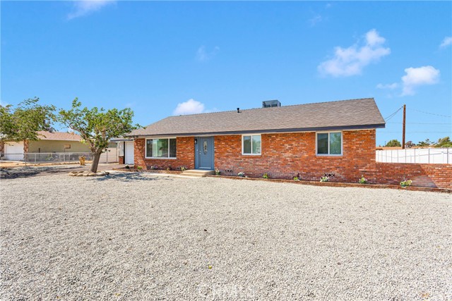 Detail Gallery Image 4 of 33 For 20972 Quilente Rd, Apple Valley,  CA 92307 - 3 Beds | 2 Baths