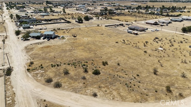 Detail Gallery Image 4 of 25 For 11012 Matilija Rd, Apple Valley,  CA 92308 - 4 Beds | 2 Baths