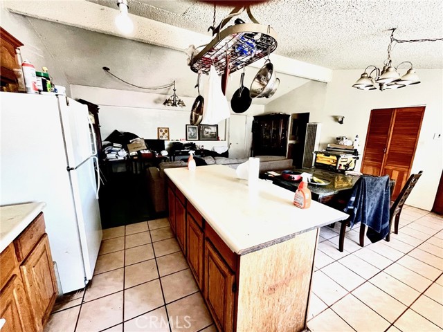 Detail Gallery Image 3 of 6 For 1084 Del Valle Ave, La Puente,  CA 91744 - 4 Beds | 2 Baths