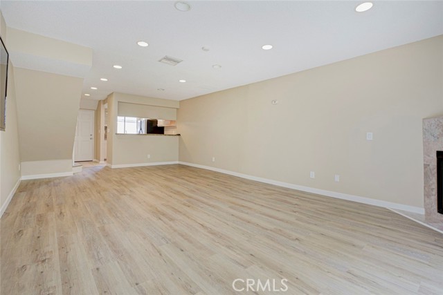 Detail Gallery Image 12 of 33 For 635 E Angeleno #D,  Burbank,  CA 91501 - 2 Beds | 2/1 Baths