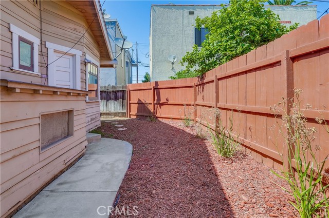 Detail Gallery Image 42 of 46 For 948 Cedar Ave, Long Beach,  CA 90813 - 2 Beds | 1 Baths