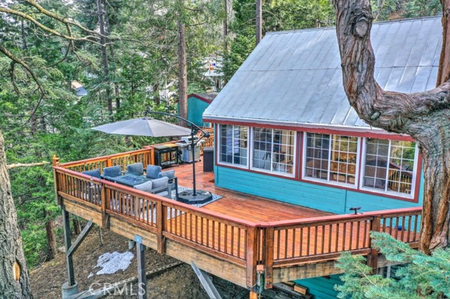 582 Rose Lane, Twin Peaks CA: https://media.crmls.org/medias/b83fc2e1-e63a-42dd-9355-12a2d835a42b.jpg