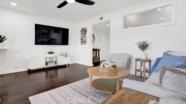1202 N Pacific Street, Oceanside CA: https://media.crmls.org/medias/b84051d6-becd-4f36-932b-fb06ffdd7c8b.jpg