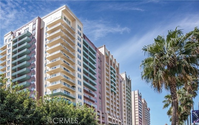 388 E Ocean Boulevard, Long Beach CA: https://media.crmls.org/medias/b8414111-d9f5-420c-9ce1-8cc2ff045ff2.jpg