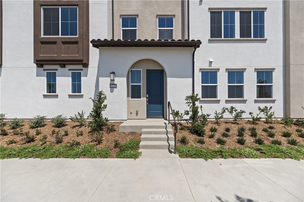 MLS #OC25132963 img 2