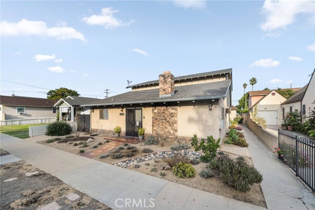 1070 Freeman Avenue, Long Beach CA: https://media.crmls.org/medias/b841a825-dcdc-4ecd-aa77-f02fca4468eb.jpg