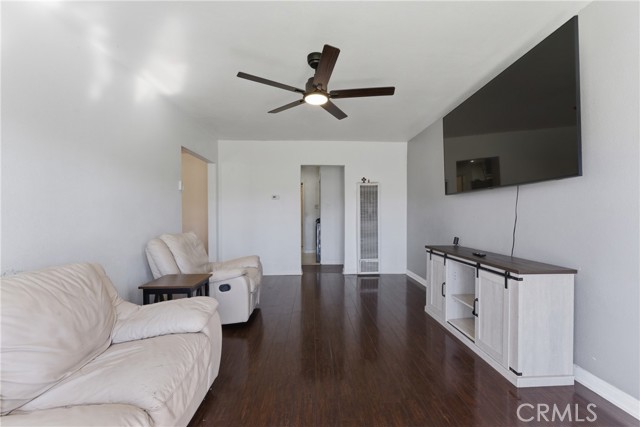 Detail Gallery Image 5 of 27 For 1701 W 136th, Compton,  CA 90222 - 3 Beds | 1 Baths