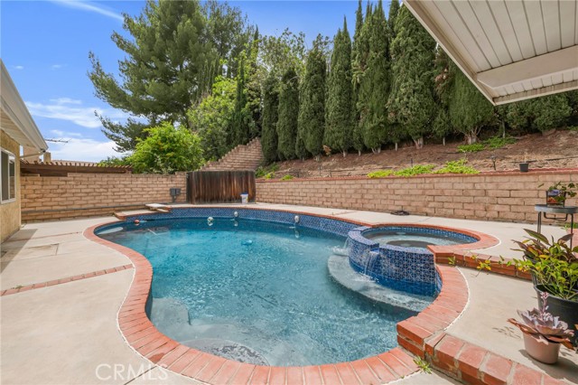 13329 Mission Tierra Way, Granada Hills CA: https://media.crmls.org/medias/b8424381-ba50-40ef-87d2-6e7e787b62a6.jpg