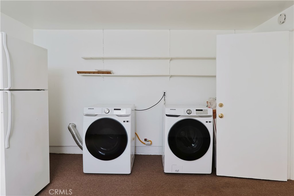 https://media.crmls.org/medias/b842ef59-acc2-45b3-98cb-20471aa4efdb.jpg?preset=X-Large