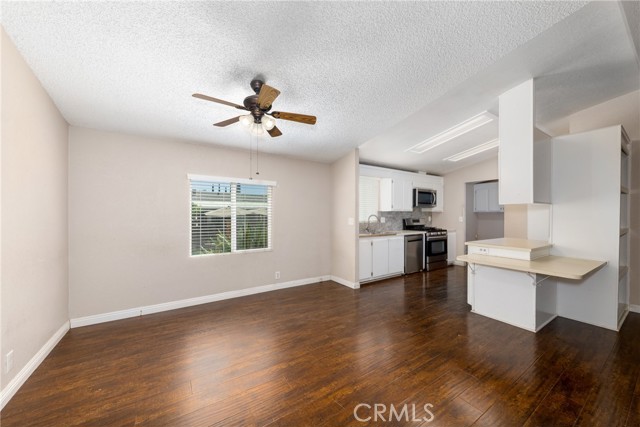 10412 Comstock Road, Corona CA: https://media.crmls.org/medias/b843b7ad-548c-4cea-841f-bf5f56baae00.jpg