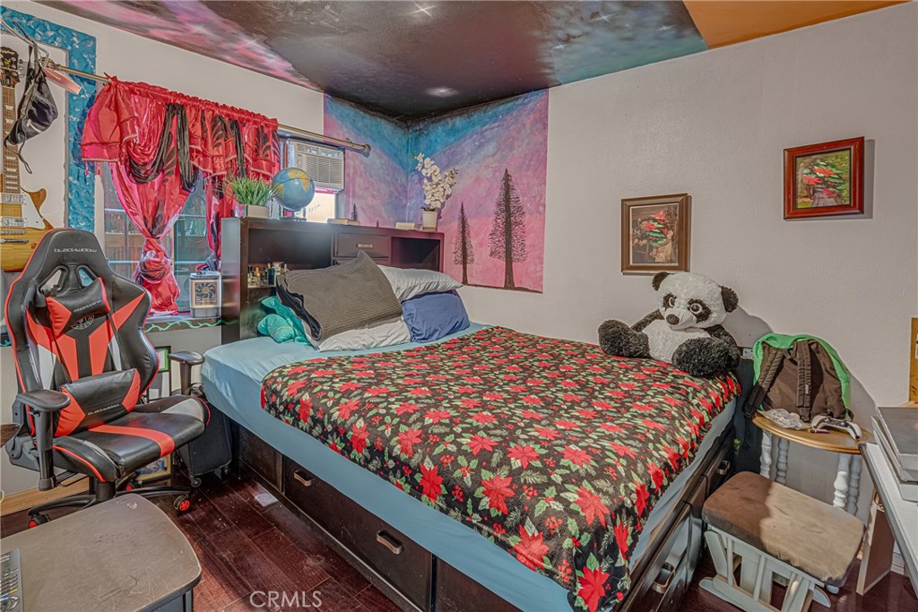 https://media.crmls.org/medias/b843c96b-e57a-415c-9ebd-50b395c8d6eb.jpg?preset=X-Large