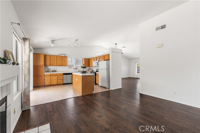 Detail Gallery Image 14 of 45 For 3742 Hickory Ct, Rosamond,  CA 93560 - 3 Beds | 2 Baths
