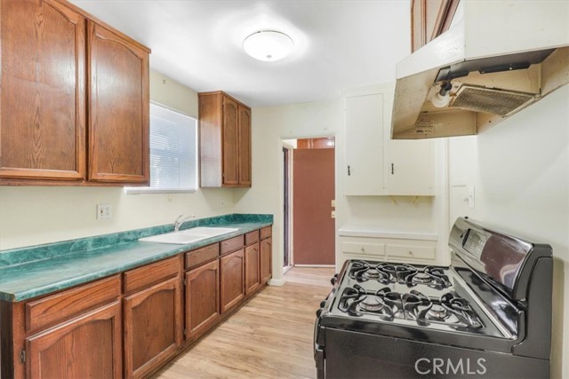 914 W 71st Street, Los Angeles CA: https://media.crmls.org/medias/b8454e66-f64d-43fa-a095-260c2a9f7bd6.jpg