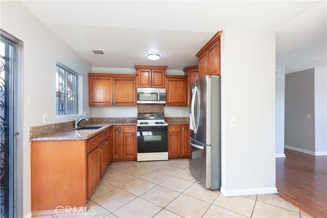 Detail Gallery Image 16 of 40 For 2346 Hayes Ave, Long Beach,  CA 90810 - 4 Beds | 2 Baths