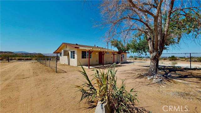 24254 Yucca Loma Road, Apple Valley CA: https://media.crmls.org/medias/b845652e-6867-458d-99c8-3f5828fbfb36.jpg