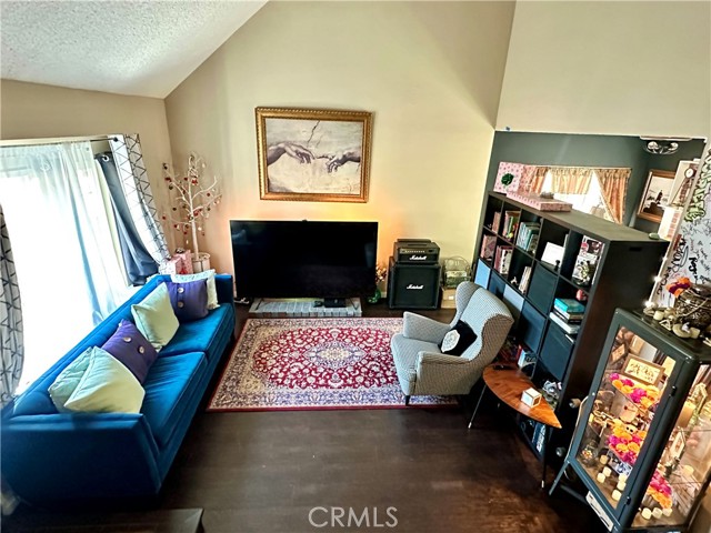 Detail Gallery Image 5 of 32 For 1142 Brentwood, Rialto,  CA 92376 - 4 Beds | 3 Baths