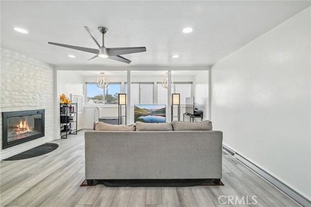 Detail Gallery Image 3 of 32 For 1349 Edgewood Way #49,  Oxnard,  CA 93030 - 2 Beds | 2 Baths
