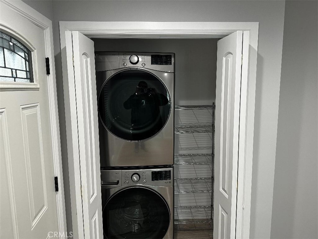 https://media.crmls.org/medias/b8461be5-b5a9-4b7d-b907-f1a56016db18.jpg?preset=X-Large