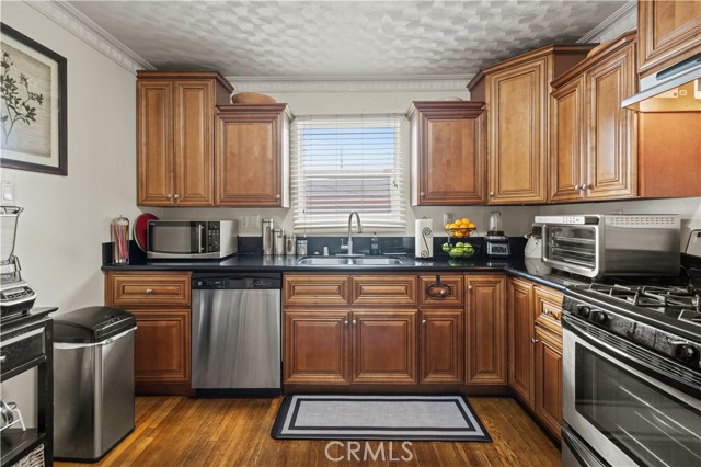 Detail Gallery Image 14 of 43 For 9804 Haas Ave, Los Angeles,  CA 90047 - 3 Beds | 2 Baths