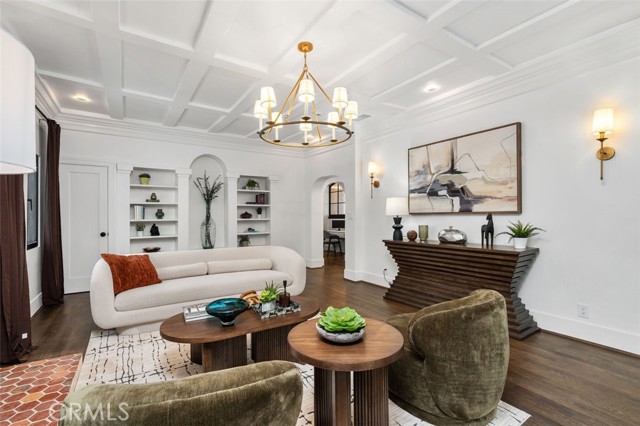 6373 W 6TH Street, Los Angeles CA: https://media.crmls.org/medias/b8465fe9-5957-4a9a-8fa9-1b7c983424af.jpg