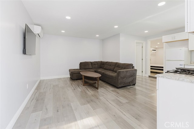 Detail Gallery Image 3 of 19 For 8407 Terhune, Sun Valley,  CA 91352 - 1 Beds | 1 Baths