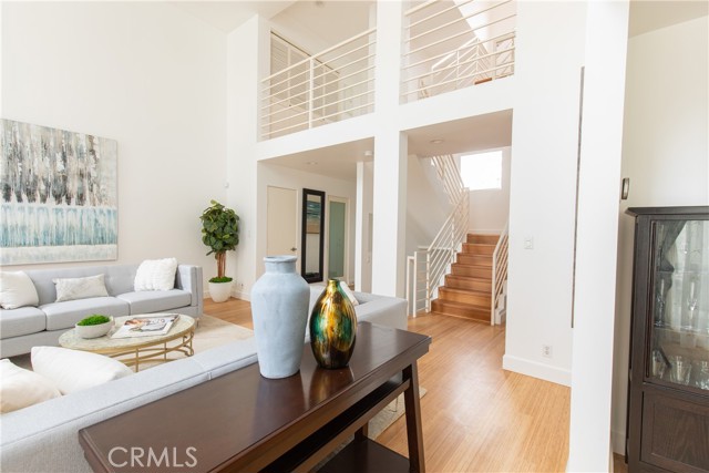 Detail Gallery Image 3 of 38 For 1139 Harvard St #B,  Santa Monica,  CA 90403 - 3 Beds | 2/1 Baths