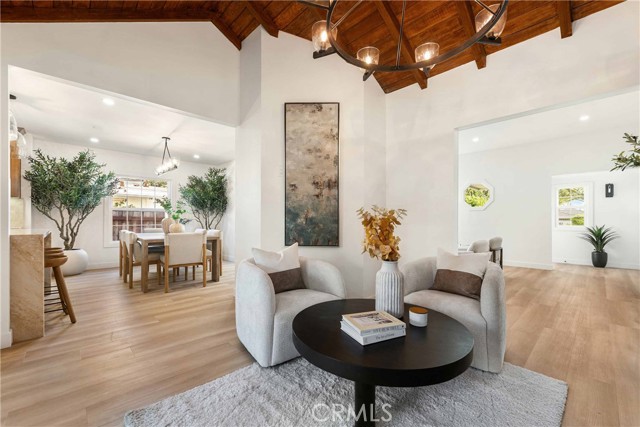 Detail Gallery Image 3 of 19 For 11333 Montana Ave, Los Angeles,  CA 90049 - 3 Beds | 2 Baths