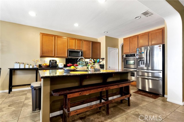 Detail Gallery Image 15 of 50 For 12025 Sweet Grass Cir, Apple Valley,  CA 92308 - 6 Beds | 4/1 Baths