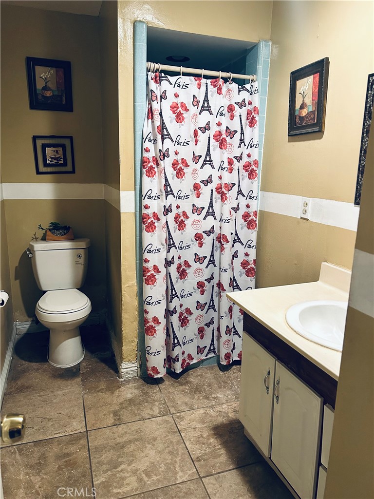 https://media.crmls.org/medias/b848f8e6-fe6e-4303-9e7a-2f1d6c822929.jpg?preset=X-Large
