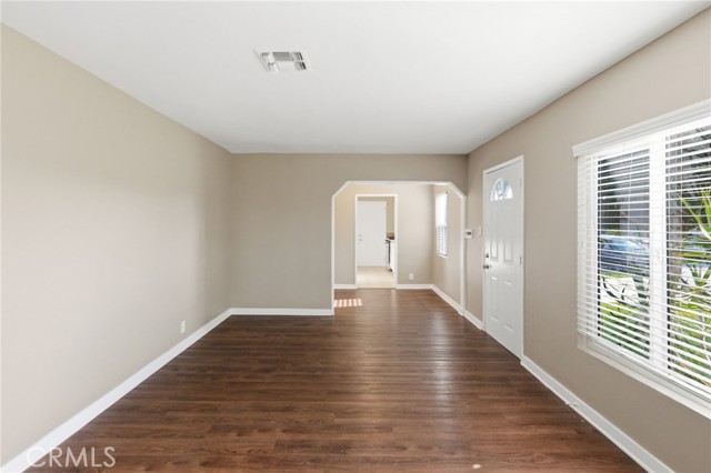 Detail Gallery Image 3 of 31 For 2010 N Corlett, Los Angeles,  CA 90059 - 3 Beds | 2 Baths