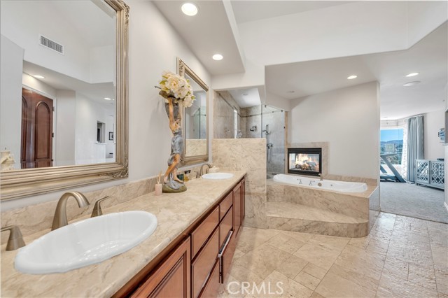 Detail Gallery Image 32 of 70 For 22166 W San Joaquin Dr, Canyon Lake,  CA 92587 - 5 Beds | 4/1 Baths