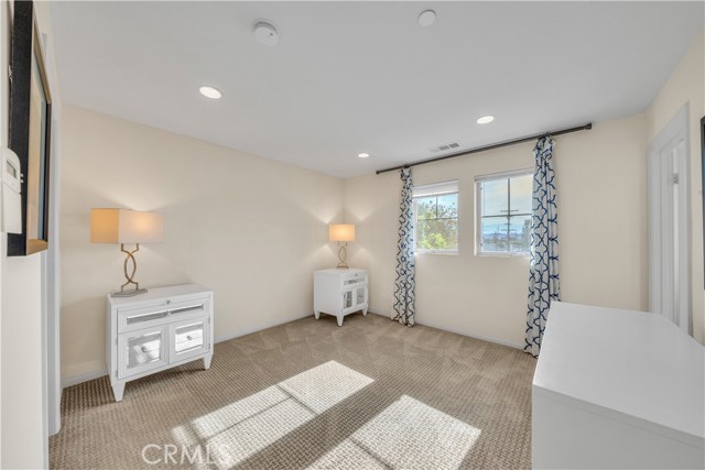 Detail Gallery Image 15 of 26 For 14102 W Chapparel Ln, Van Nuys,  CA 91405 - 2 Beds | 2/1 Baths