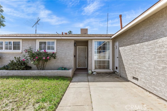 Detail Gallery Image 4 of 38 For 218 Foxbury, Pomona,  CA 91767 - 3 Beds | 2 Baths