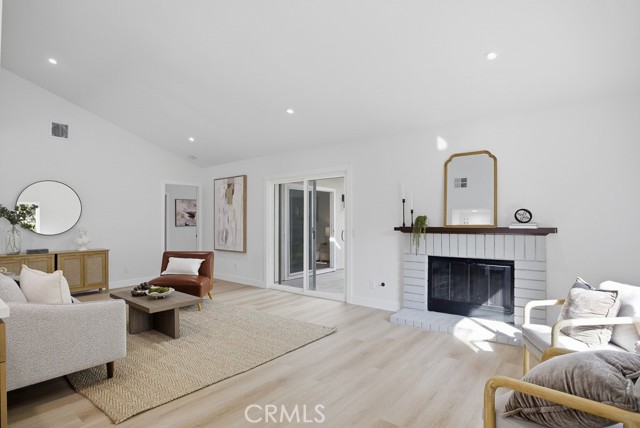 Detail Gallery Image 8 of 52 For 1069 Belleza St, Camarillo,  CA 93012 - 2 Beds | 2 Baths