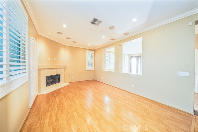 Detail Gallery Image 7 of 44 For 5569 Spur Ct, Fontana,  CA 92336 - 4 Beds | 2/1 Baths