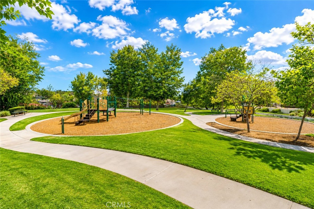 https://media.crmls.org/medias/b84b0580-b7f1-4a63-8c2b-568a3e92b68c.jpg?preset=X-Large