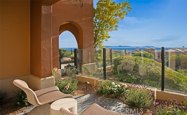 7 Suprema Drive, Newport Coast CA: https://media.crmls.org/medias/b84b7ca6-939b-42c3-8db4-ea416c97a0f4.jpg