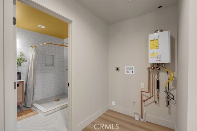 1123 E Ocean Blvd, Long Beach CA: https://media.crmls.org/medias/b84b8ecc-c3e8-4883-ad86-b28669fcf462.jpg