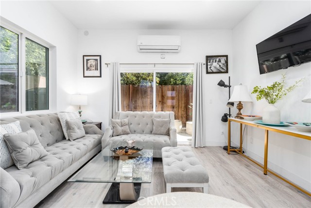 Detail Gallery Image 31 of 60 For 14027 Wyandotte St, Van Nuys,  CA 91405 - 4 Beds | 4 Baths