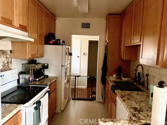 18307 Burbank Boulevard, 82 photo 5