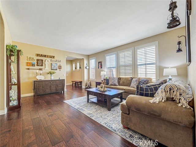 Detail Gallery Image 7 of 51 For 7904 Port Arthur, Corona,  CA 92880 - 4 Beds | 3 Baths