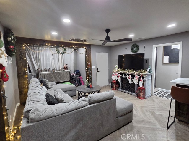 Detail Gallery Image 7 of 11 For 651 Record, East Los Angeles,  CA 90023 - 5 Beds | 2 Baths