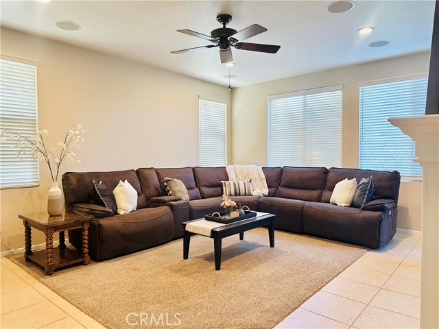 Detail Gallery Image 7 of 23 For 39358 Silver Oak Cir, Murrieta,  CA 92563 - 3 Beds | 2 Baths